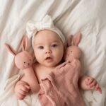 Κουτί δώρου με πανάκι παρηγοριάς & κουδουνίστρα - Κουνελάκι ροζ - Image 3