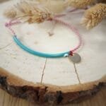 Μαρτάκια με τιρκουάζ χειροπέδα και χρυσό στοιχείο.